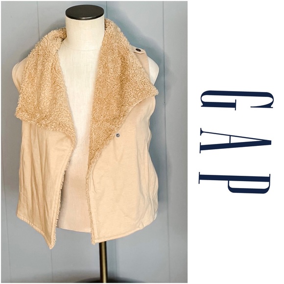 NWT Gap faux fur vest - Picture 1 of 4